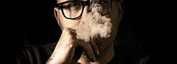 Smoke Weed Every Day in Secret How to Get High at Home Like a Pro-How to Smoke Weed Every Day in Secret