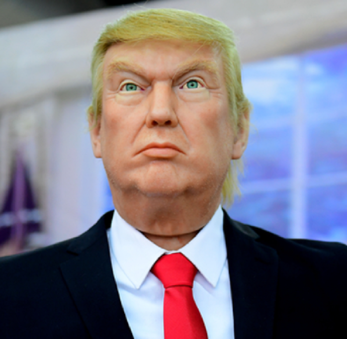 Screenshot_2020-04-22 32 of the Worst Celebrity Wax Figures Ever Made(15)